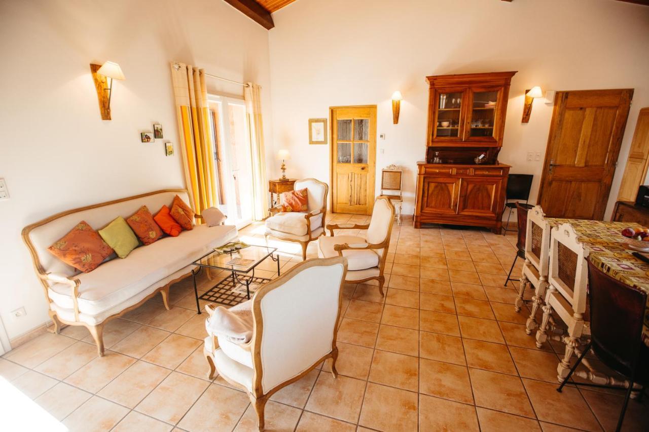 Les Villas De Perret Joyeuse Luaran gambar