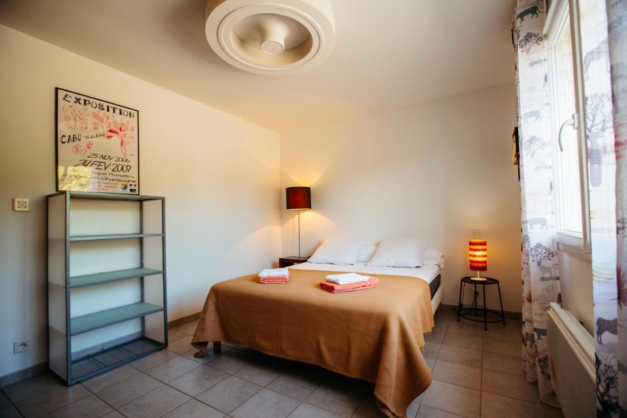 Les Villas De Perret Joyeuse Luaran gambar