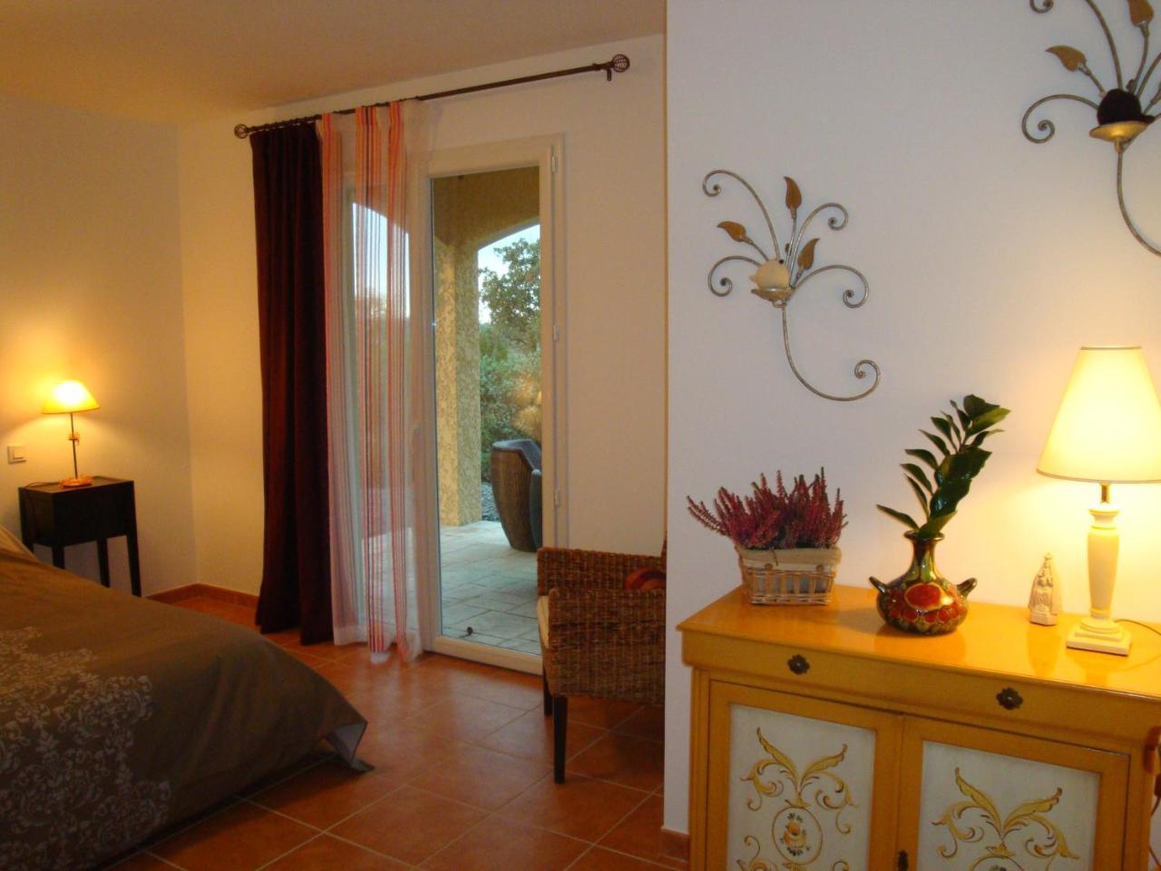 Les Villas De Perret Joyeuse Luaran gambar