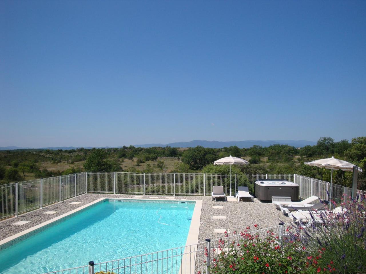 Les Villas De Perret Joyeuse Luaran gambar