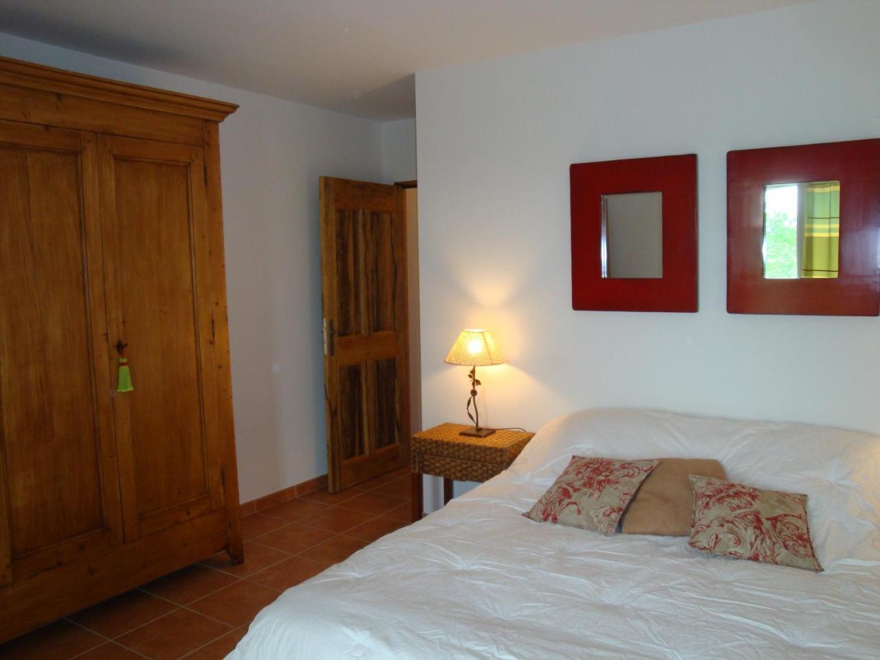 Les Villas De Perret Joyeuse Luaran gambar