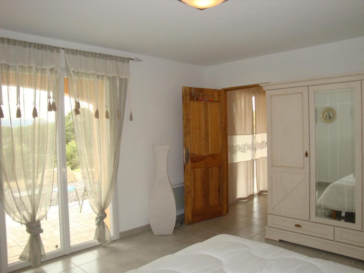 Les Villas De Perret Joyeuse Luaran gambar